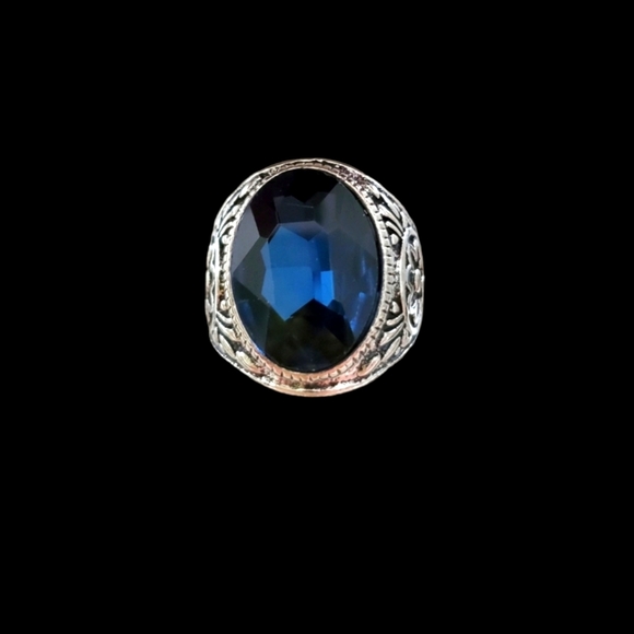 Jewelry - Gorgeous crystal blue sapphire gemstone ring